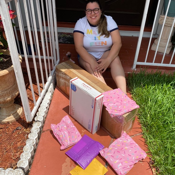 Meet your Posher, Alyssa! - Picture 1 of 4